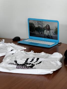 Predstavitev grške kampanje End the Silence in promocijska majica